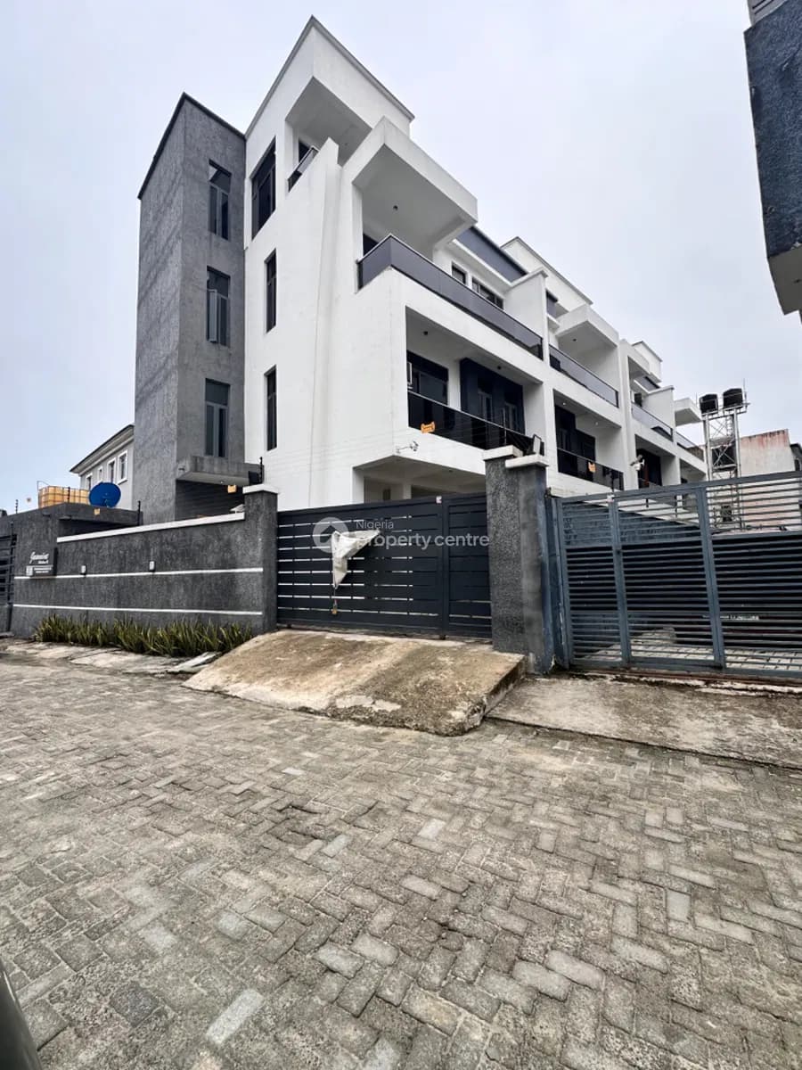 Photo of Beautiful and Spacious 4 Bedroom Duplex