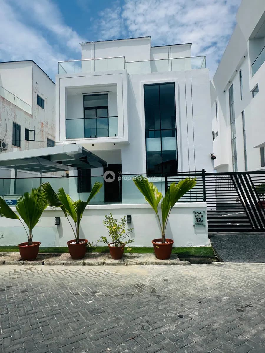 Photo of 6 Bedroom Detached Duplex