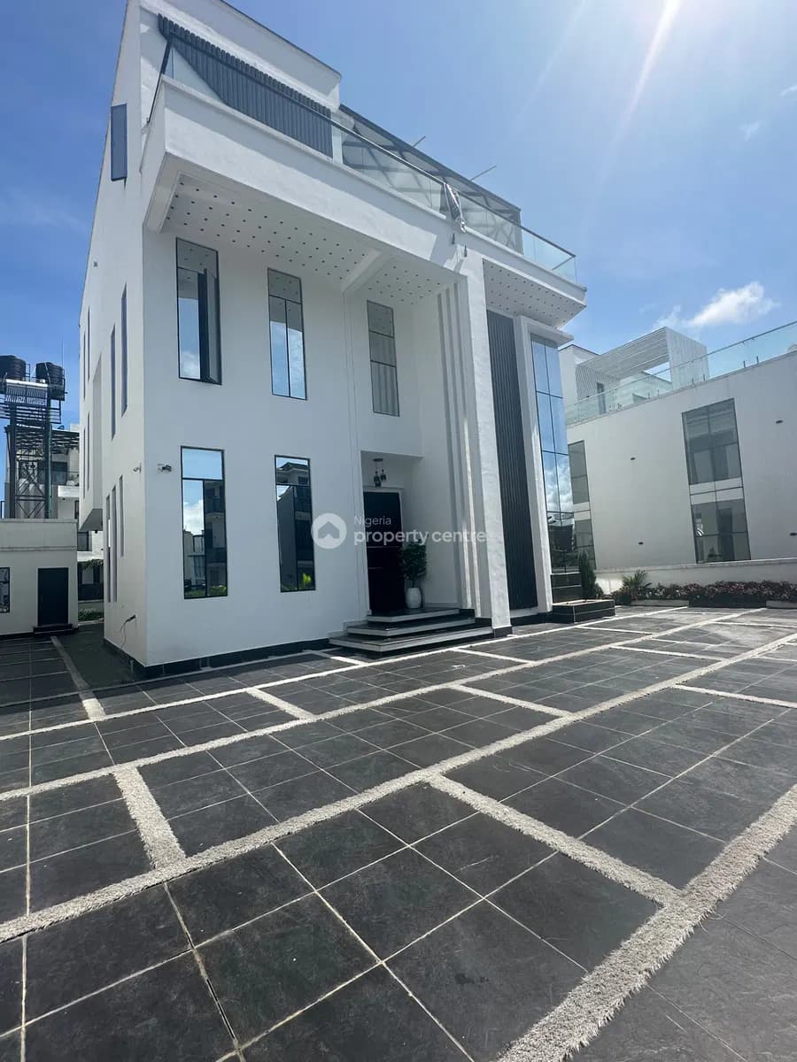 Photo of 6 Bedroom Detached Duplex