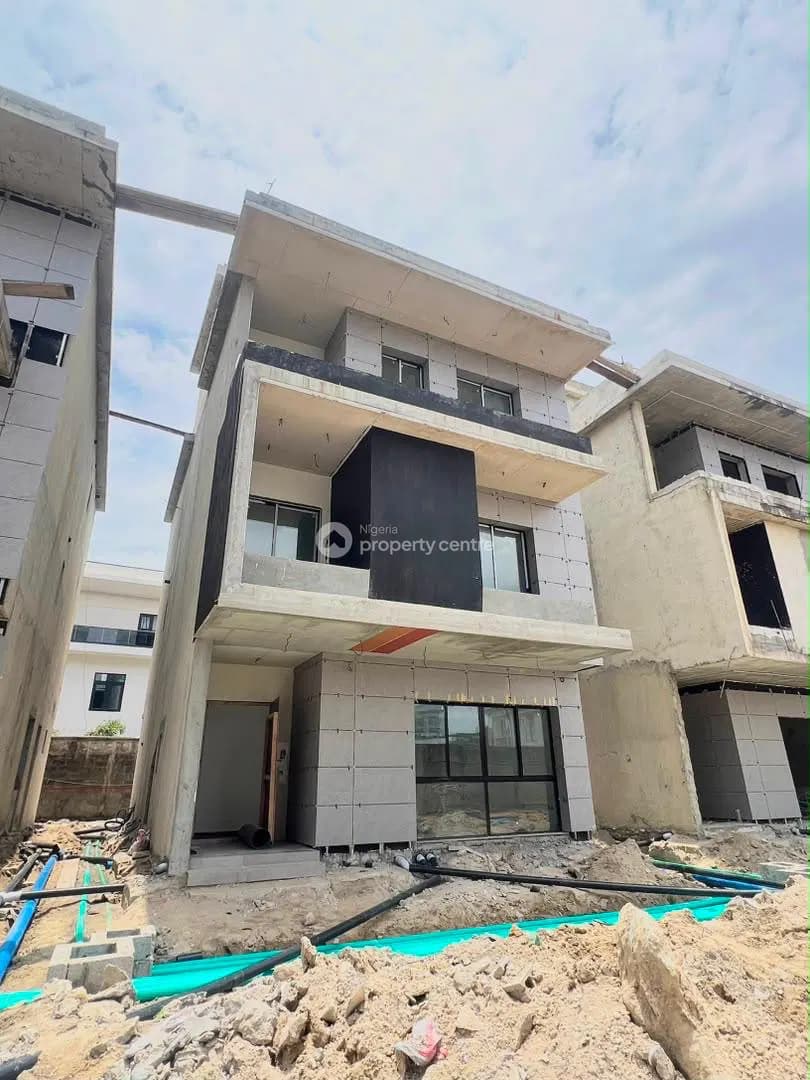Photo of 5 Bedroom Fully Detached House