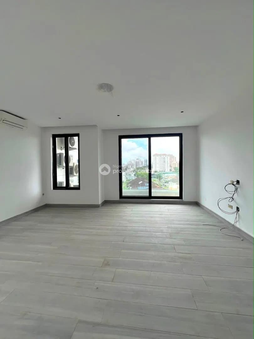 Photo of 4-Bedroom Maisonette with Pool and Gym
